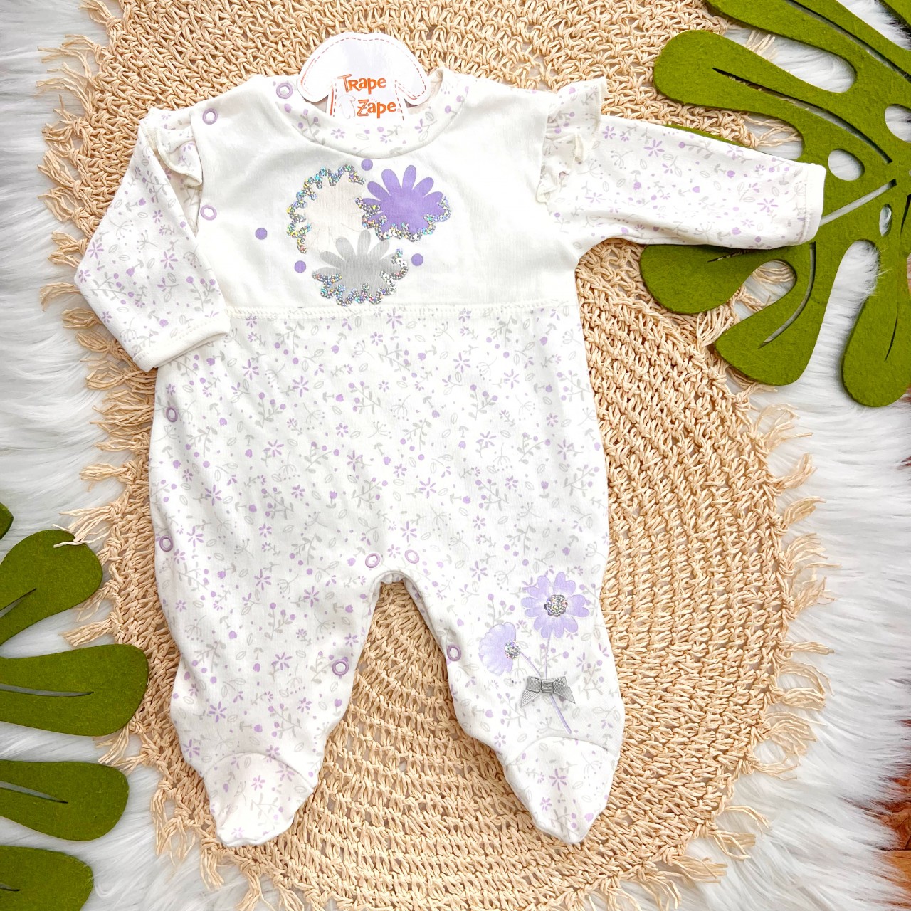 Macacão Malha Trape Zape - Flores com Paetê - Off White e Lilás